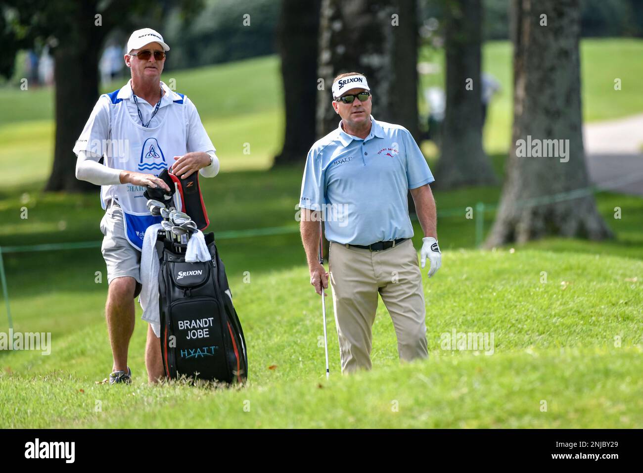 September 10, 2022: Golfer Joe Brandt and his caddy eye up his shot from the rough in the 3rd fairway during the second round of the Ascension Charity Classic held at Norwood Hills Country Club in Jennings, MO Richard Ulreich/CSM (Credit Image: © Richard Ulreich/CSM via ZUMA Press Wire) (Cal Sport Media via AP Images) Banque D'Images