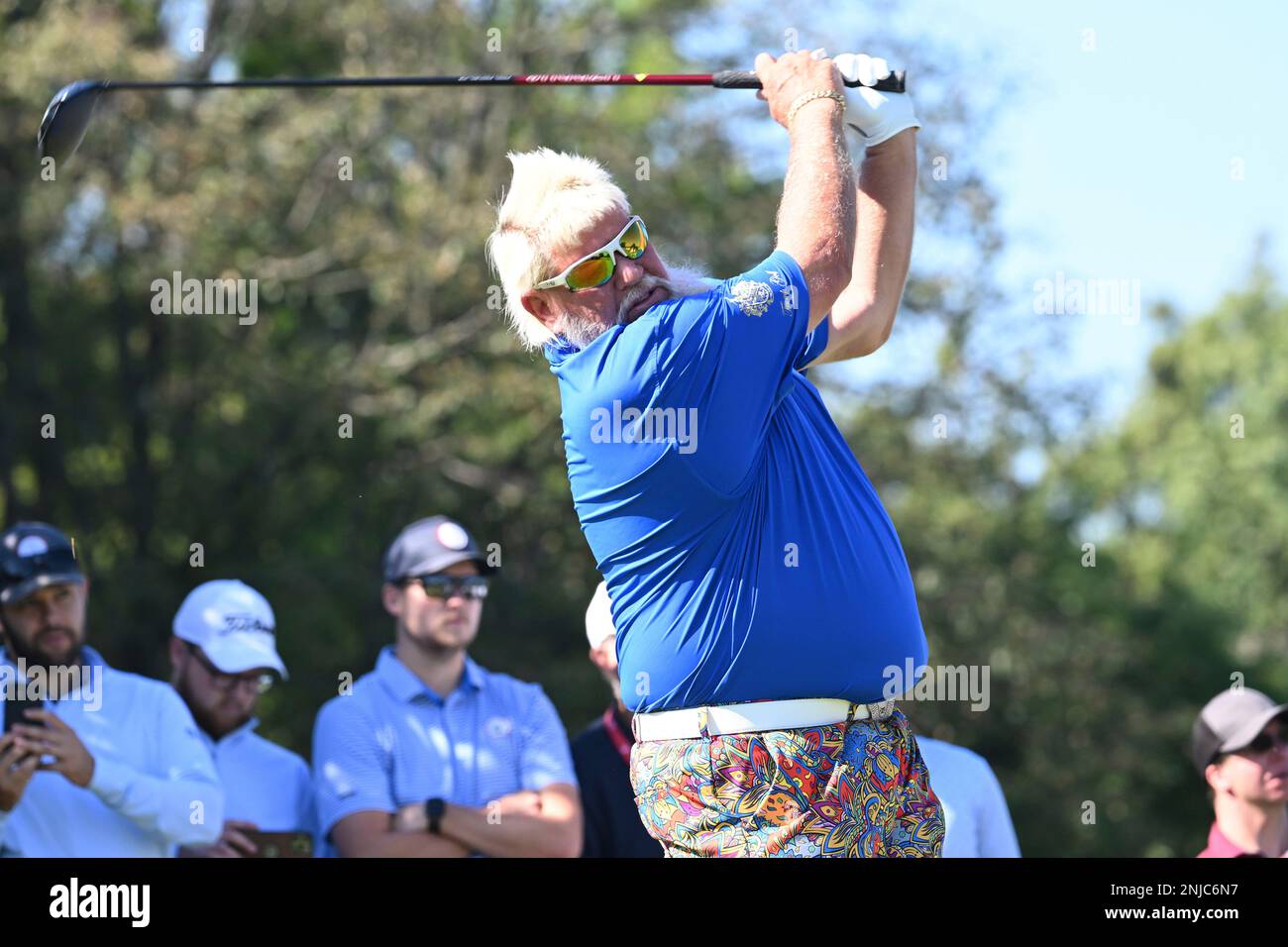 JENNINGS, MO - SEPTEMBER 09: John Daly hits his shot on the #3 tee during the PGA Tour Champions Ascension Charity Classic, September 09, 2022, at Norwood Hills Country Club, Jennings, MO. Photo by Keith Gillett/Icon Sportswire), (Icon Sportswire via AP Images) Banque D'Images