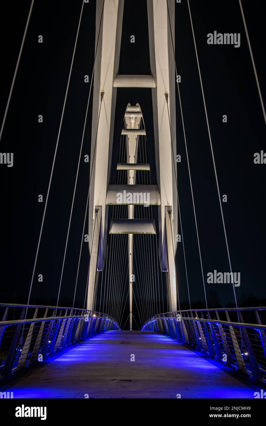 Gros plan sur la promenade du pont Infinity à Stockton Banque D'Images