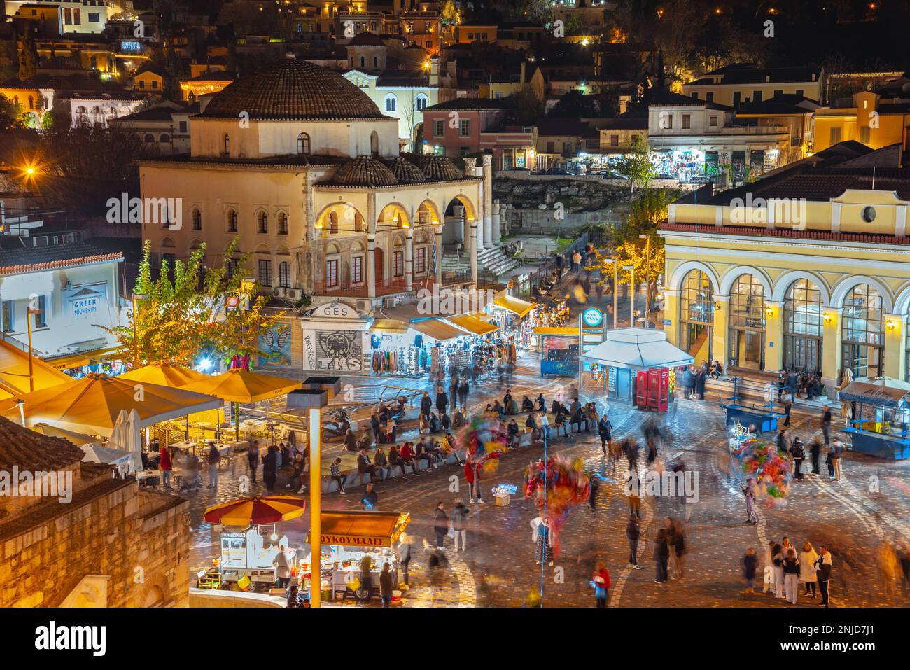 Place Monastiraki avec Acropole sur la colline, Athènes, Grèce Banque D'Images