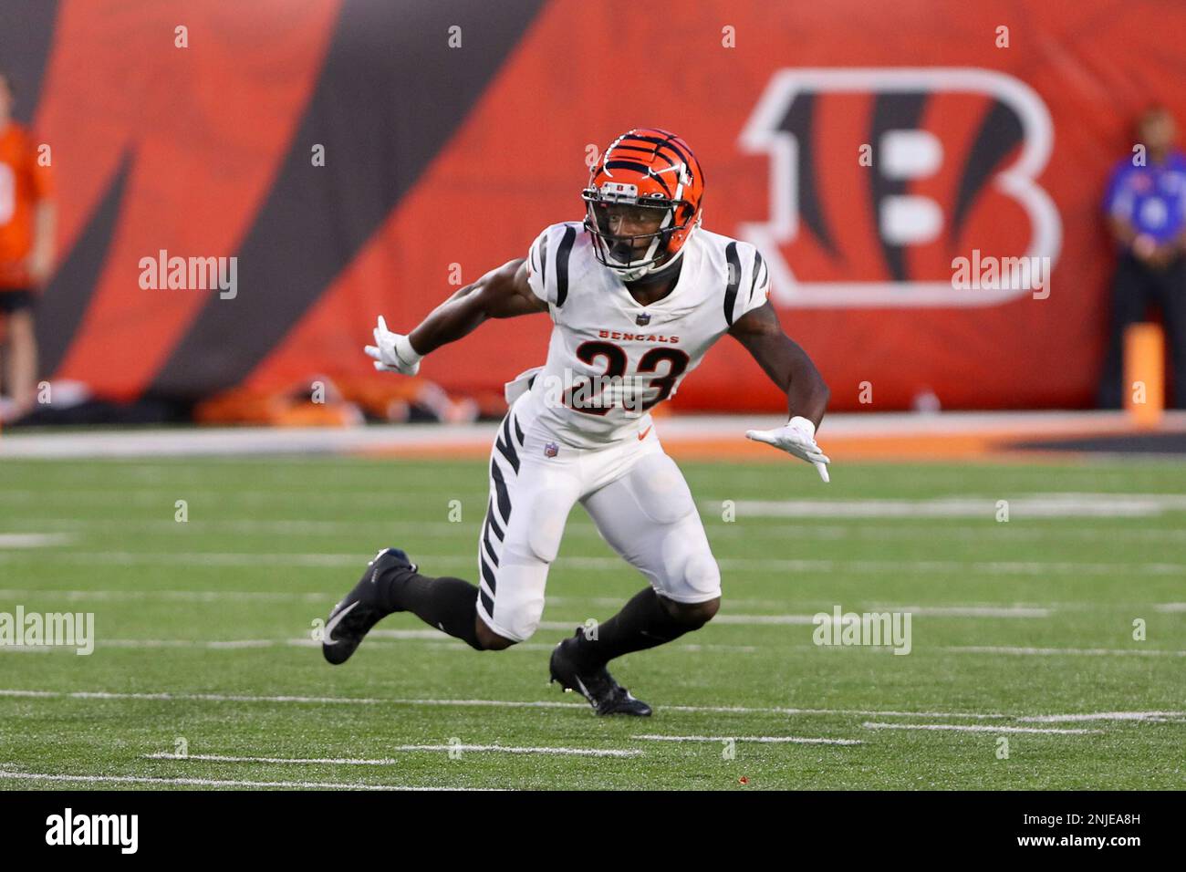CINCINNATI, OH - AUGUST 12: Cincinnati Bengals safety Dax Hill (23) in action during the game against the Arizona Cardinals and the Cincinnati Bengals on August 12, 2022, at Paycor Stadium in Cincinnati, OH. (Photo by Ian Johnson/Icon Sportswire) (Icon Sportswire via AP Images) Banque D'Images