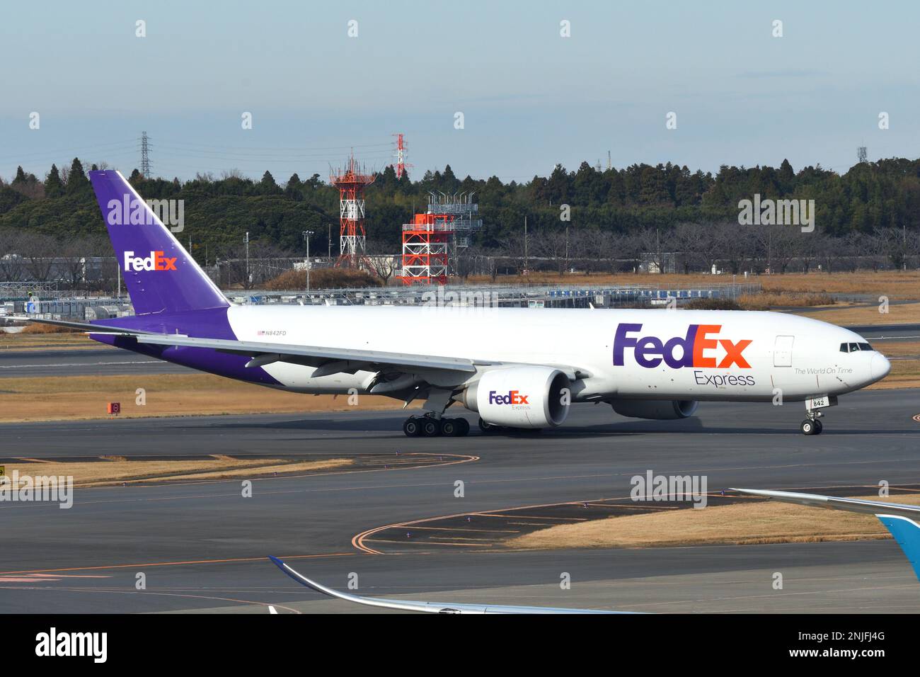 Préfecture de Chiba, Japon - 19 décembre 2020 : FedEx Boeing B777F (N842FD) cargo. Banque D'Images