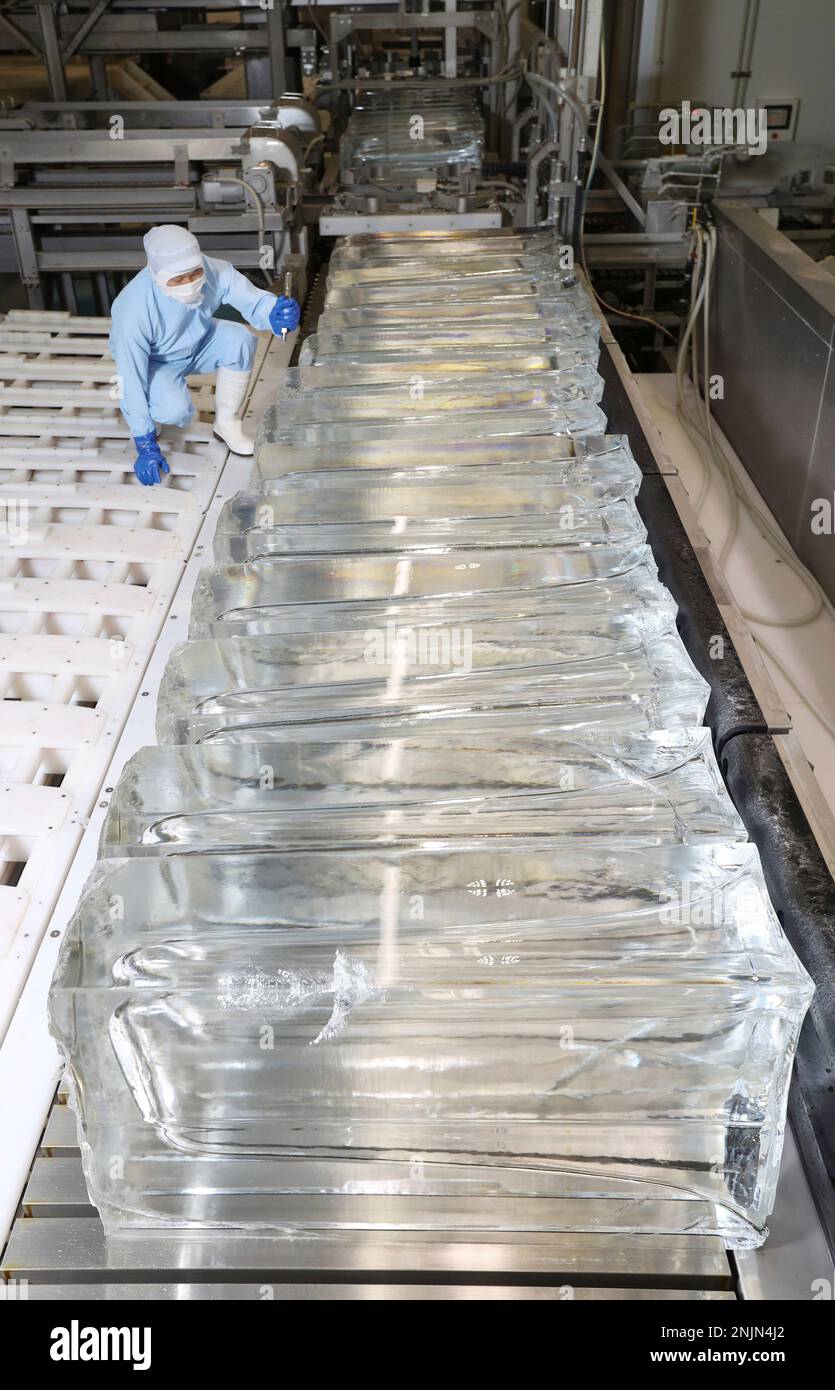 Production of ice pillars is peaking at Honda Reizo Co., an ice