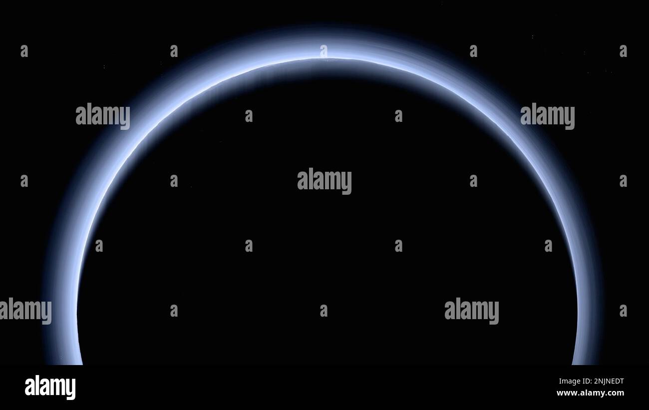 Espace. 22nd févr. 2023. Un halo bleu s'illumine autour du croissant de Pluton dans cette image de séparation prise par le vaisseau spatial New Horizons de la NASA sur 14 juillet 2015. Au moment de ce tir, New Horizons était à 120 000 milles de Pluton. Les scientifiques croient que la brume est un smog résultant de l'action de la lumière du soleil sur le méthane et d'autres molécules dans l'atmosphère de Pluton. Cette réaction produit un mélange complexe d'hydrocarbures qui s'accumulent en petites particules de brume qui dispersent la lumière bleue. Au fur et à mesure qu'ils s'installent dans l'atmosphère, les particules de brume forment de nombreuses couches horizontales complexes qui extent Banque D'Images