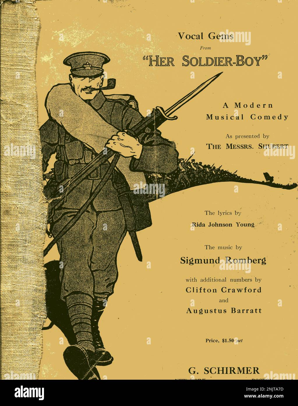 Une image numérisée de la couverture de la musique de la première Guerre mondiale the1916 Broadway musical, son Soldier Boy, Lyrics de Rida Johnson Young et de la musique de Sigmund Romberg. La feuille de musique a été réparée à l'aide de ruban adhésif en plâtre collé pour lier la colonne vertébrale du livre. La couverture de la musique de fond comprend une image tirée d'un soldat d'infanterie qui marche et porte un sac à dos et un fusil à fond de baie. La comédie musicale elle-même a couru pour 198 représentations et a fermé sur 26 mai 1917 Banque D'Images