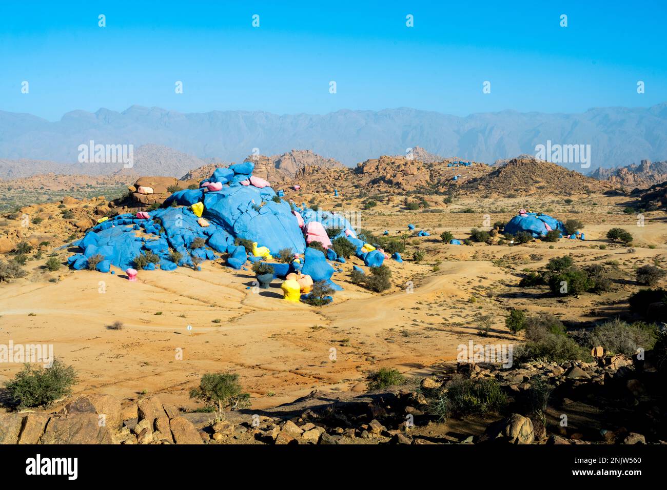 Afrika, Marokko, Provinz Tiznit, die „Blauen Steine“ des belgischen Künstlers Jean Vérame südlich der Stadt Tafraoute Banque D'Images