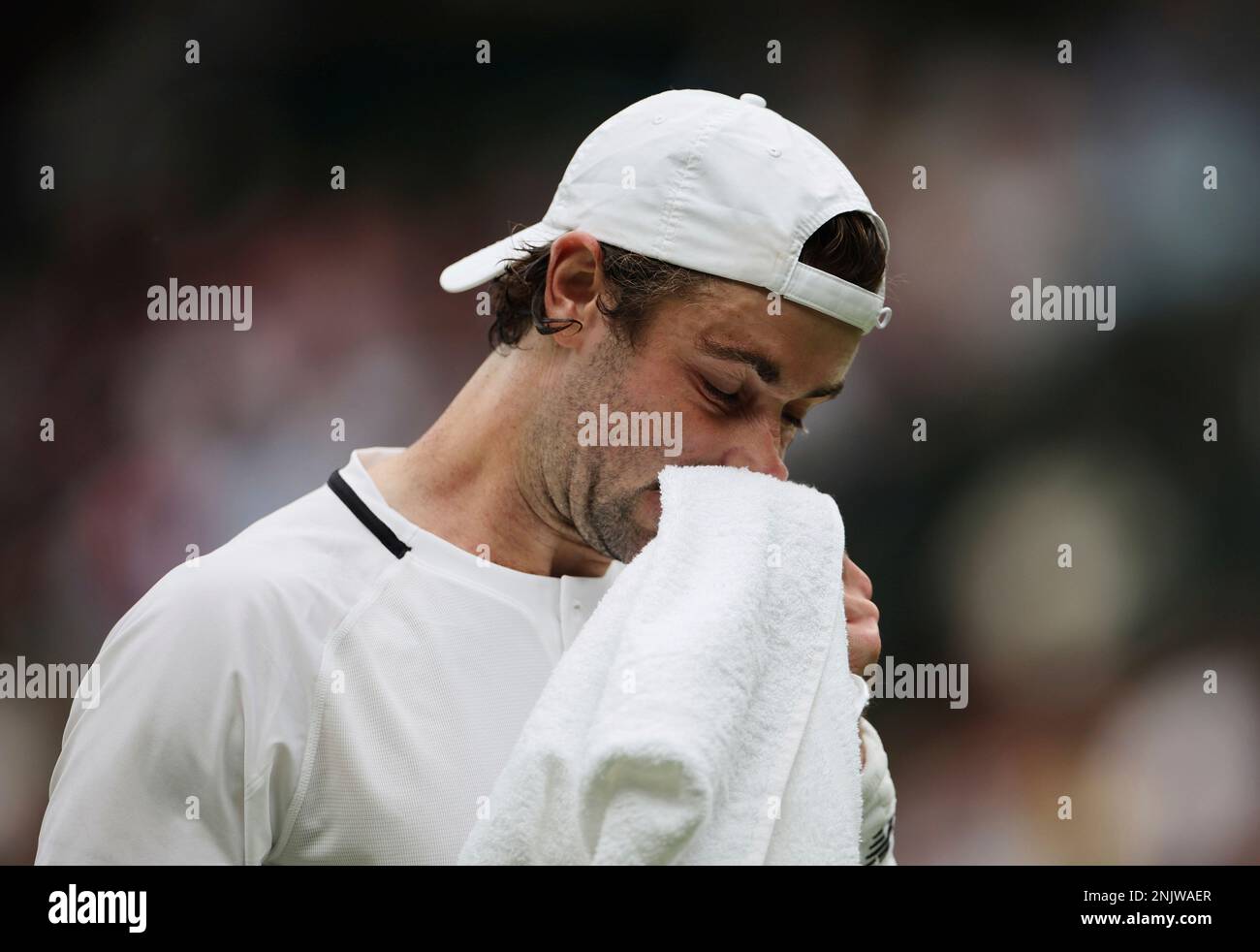 Jordan Thompson of Australia reacts during gentlemen's singles 2nd round match against Stefanos Tsitsipas of Greece in the Championships, Wimbledon at All England Lawn Tennis and Croquet Club in London, United Kingdom on June 30, 2022.( The Yomiuri Shimbun via AP Images ) Banque D'Images