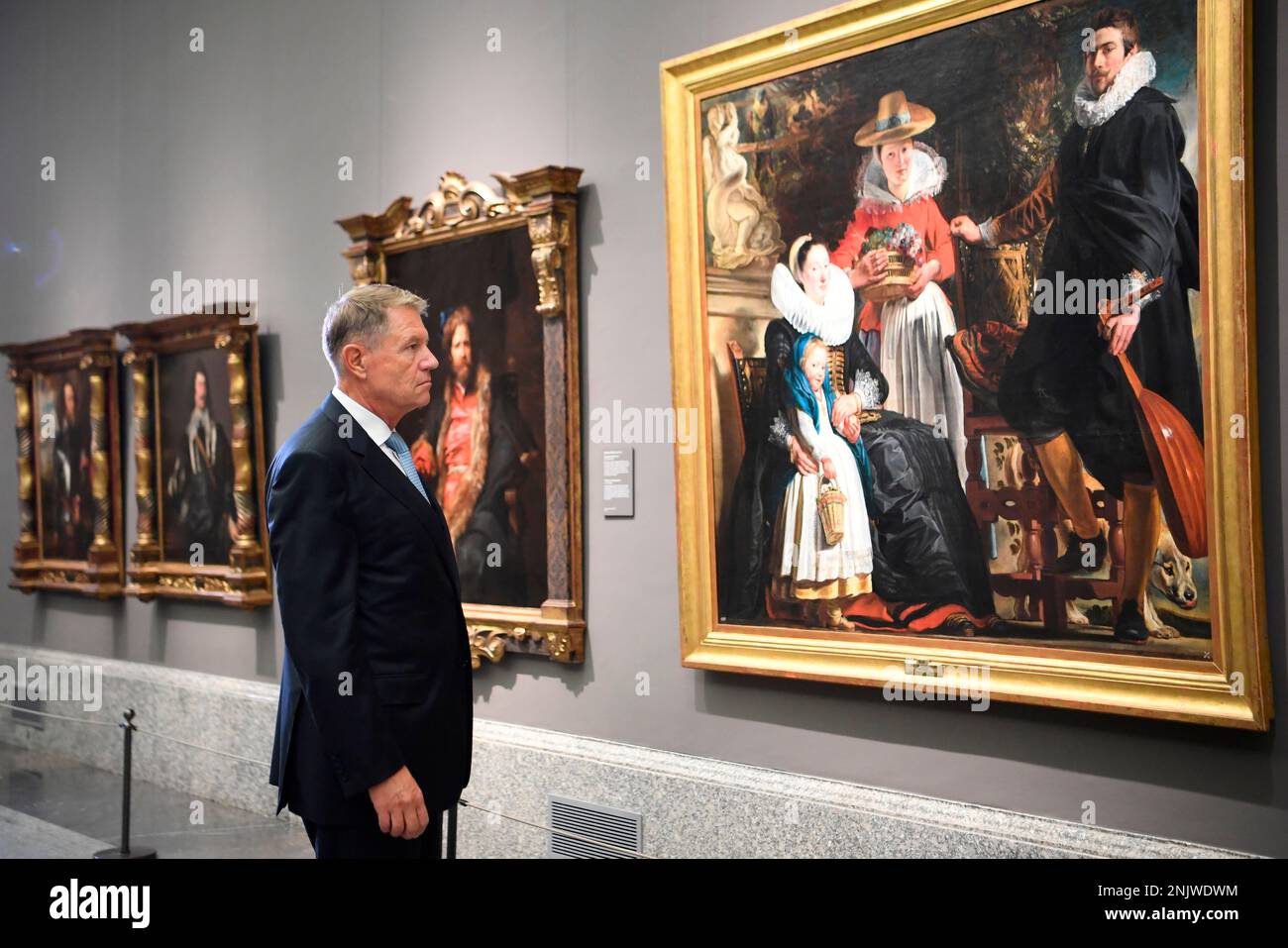 Romanian President Klaus Werner Iohannis visits the Prado Museum in Madrid, Wednesday, June 29, 2022. North Atlantic Treaty Organization heads of state are meeting for a NATO summit in Madrid from Tuesday through Thursday. (Bertrand Guay, Pool via AP) Banque D'Images
