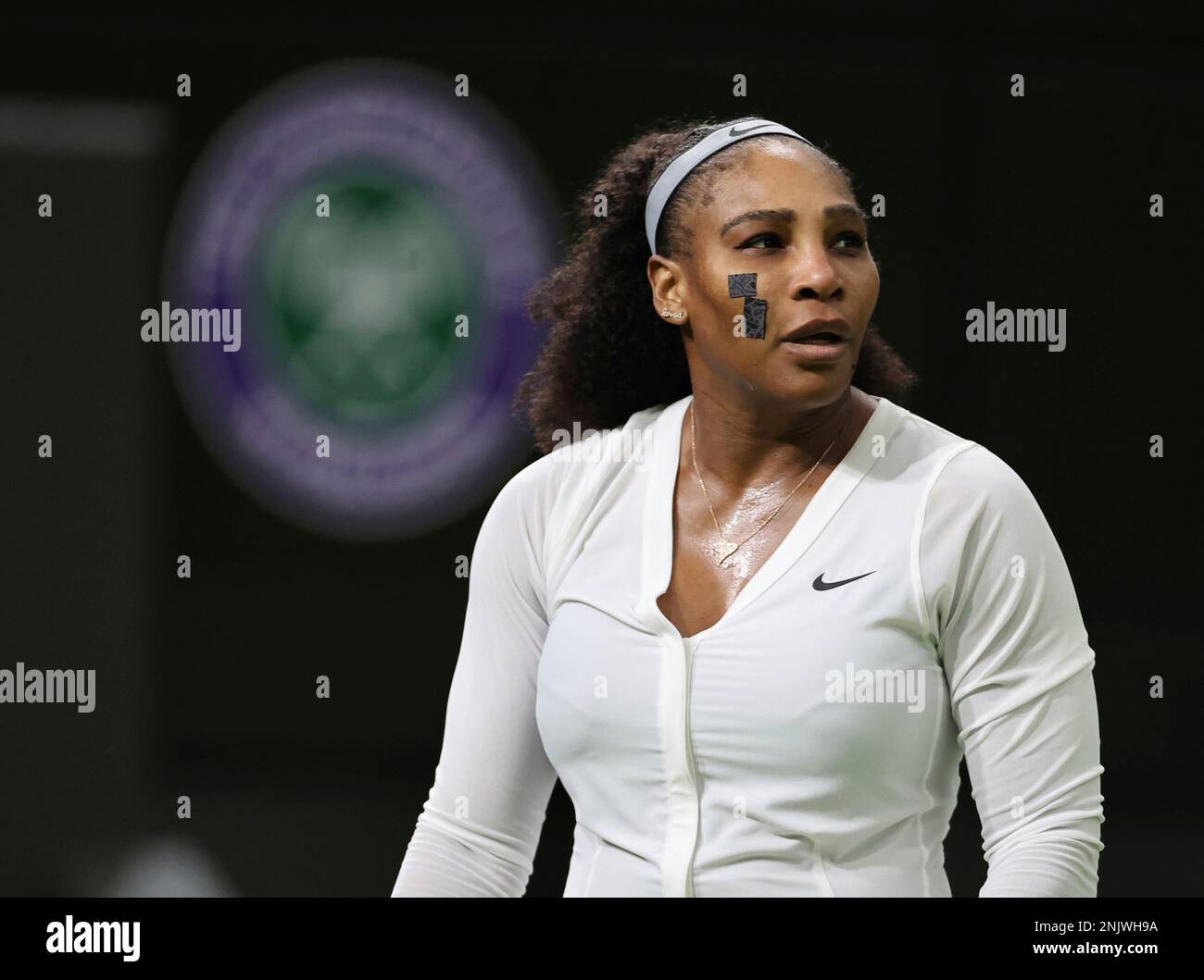 Serena Williams of United States reacts during ladies' singles first round match against Harmony Tan of France in the Championships, Wimbledon at All England Lawn Tennis and Croquet Club in London, United Kingdom on June 28, 2022.( The Yomiuri Shimbun via AP Images ) Banque D'Images