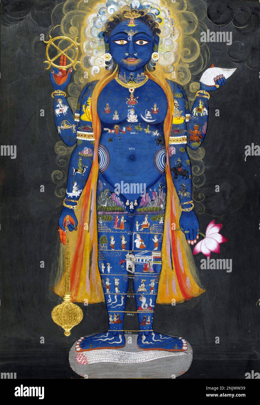 Inde: Vishnu comme Vishvarupa. Aquarelle, Jaipur, Rajasthan, c. 1800-1820. Vishnu (Sanskrit विष्णु Viṣṇu) est le Dieu suprême dans la tradition vaishnavite de l'hindouisme. Les disciples de Smarta d'Adi Shankara, entre autres, vénèrent Vishnu comme l'une des cinq formes primaires de Dieu. Vishnu comme l'homme cosmique (Vishvarupa) est représenté ici avec quatre bras, chacun tenant un de ses attributs: Une coquille de conch, une fleur de lotus, un mace et sa baguette circulaire, appelé Sudarshana chakra (signifiant «beau disque»). Les petites figures de tout son corps se réfèrent à son rôle comme l'homme universel qui englobe tout. Banque D'Images