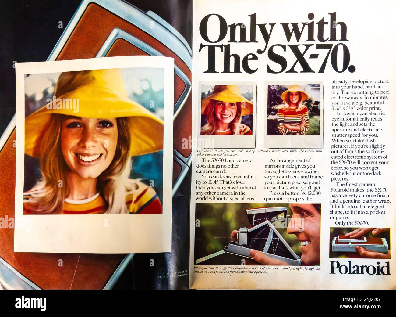 Polaroid SX-70 une publicité de caméra terrestre dans un magazine NatGeo, juin 1976 Banque D'Images