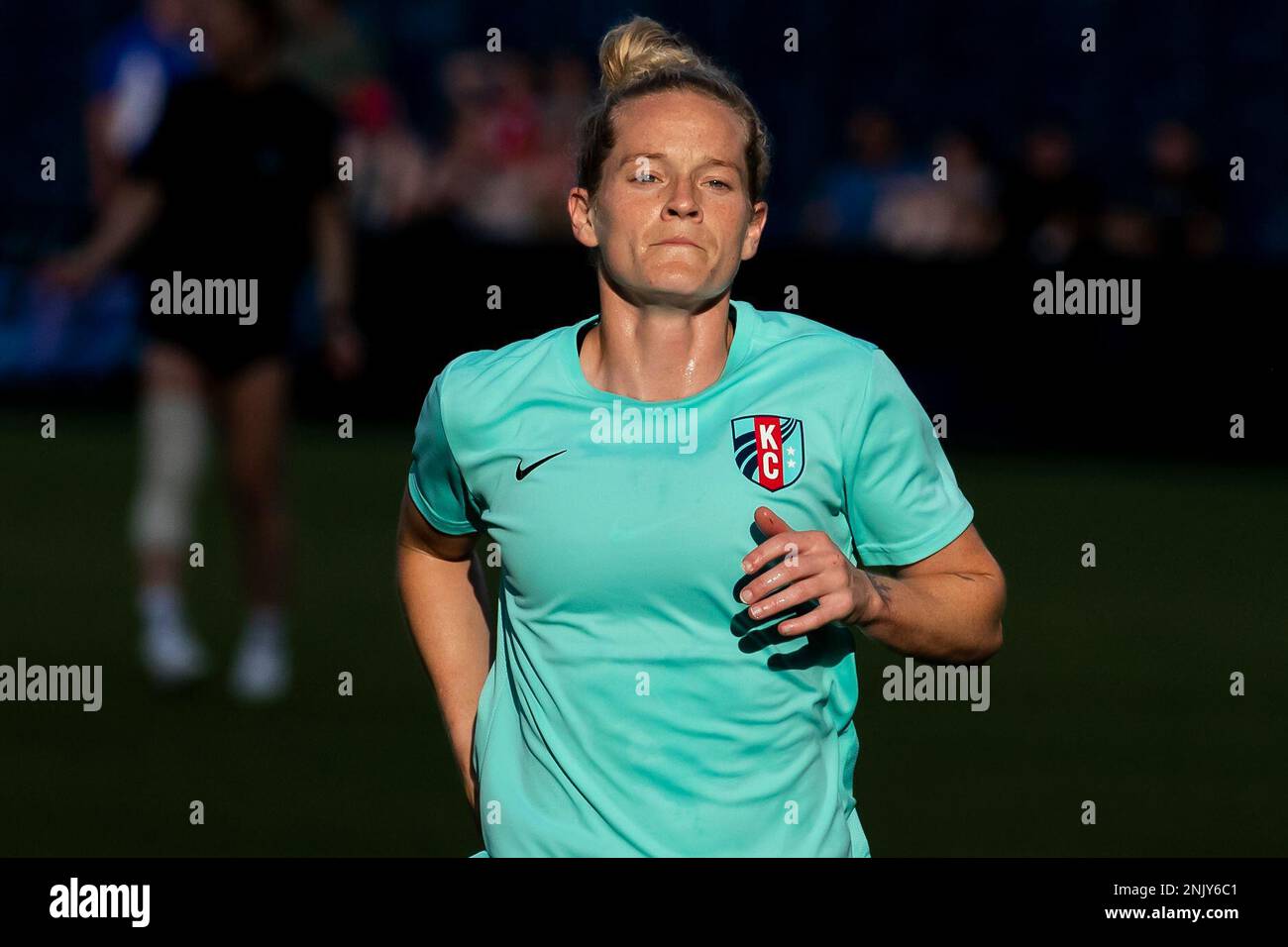 KANSAS CITY, KS - JUNE 18: KC Current Forward Kristen Hamilton (25) jogs back to the lockeroom after warmups prior to the match between the Kansas City Current and the Chicago Red Stars on Saturday, June 18, 2022 at Children's Mercy Park in Kansas City, KS. (Photo by Nick Tre. Smith/Icon Sportswire) (Icon Sportswire via AP Images) Banque D'Images