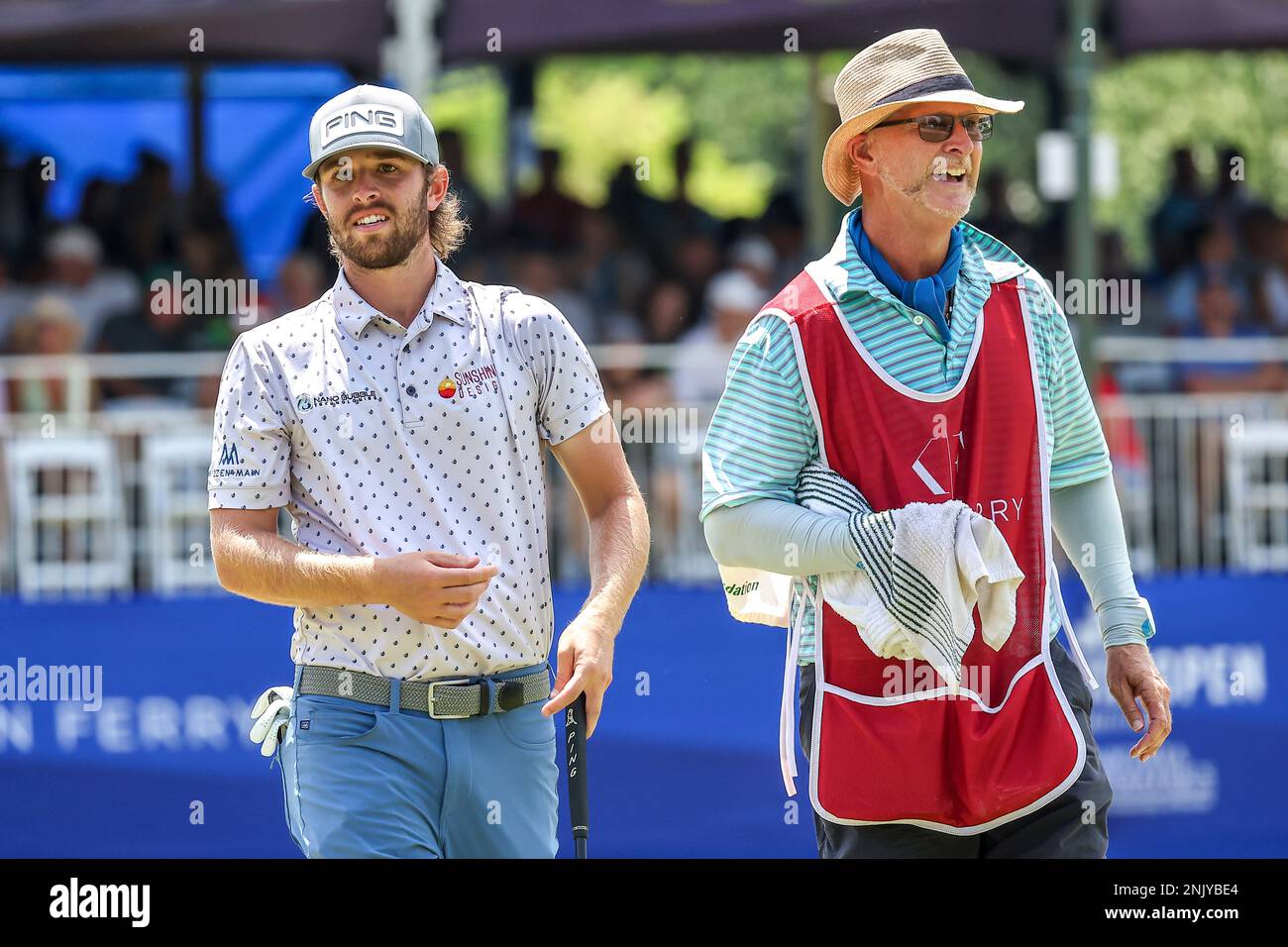 June 18, 2022: Harrison Endycott and his caddy on the 17th hole during the third round of the Korn Ferry Tour Wichita Open Benefitting KU Wichita Pediatrics golf tournament at Crestview Country Club in Wichita, KS. Gray Siegel/CSM (Credit Image: © Gray Siegel/CSM via ZUMA Press Wire) (Cal Sport Media via AP Images) Banque D'Images
