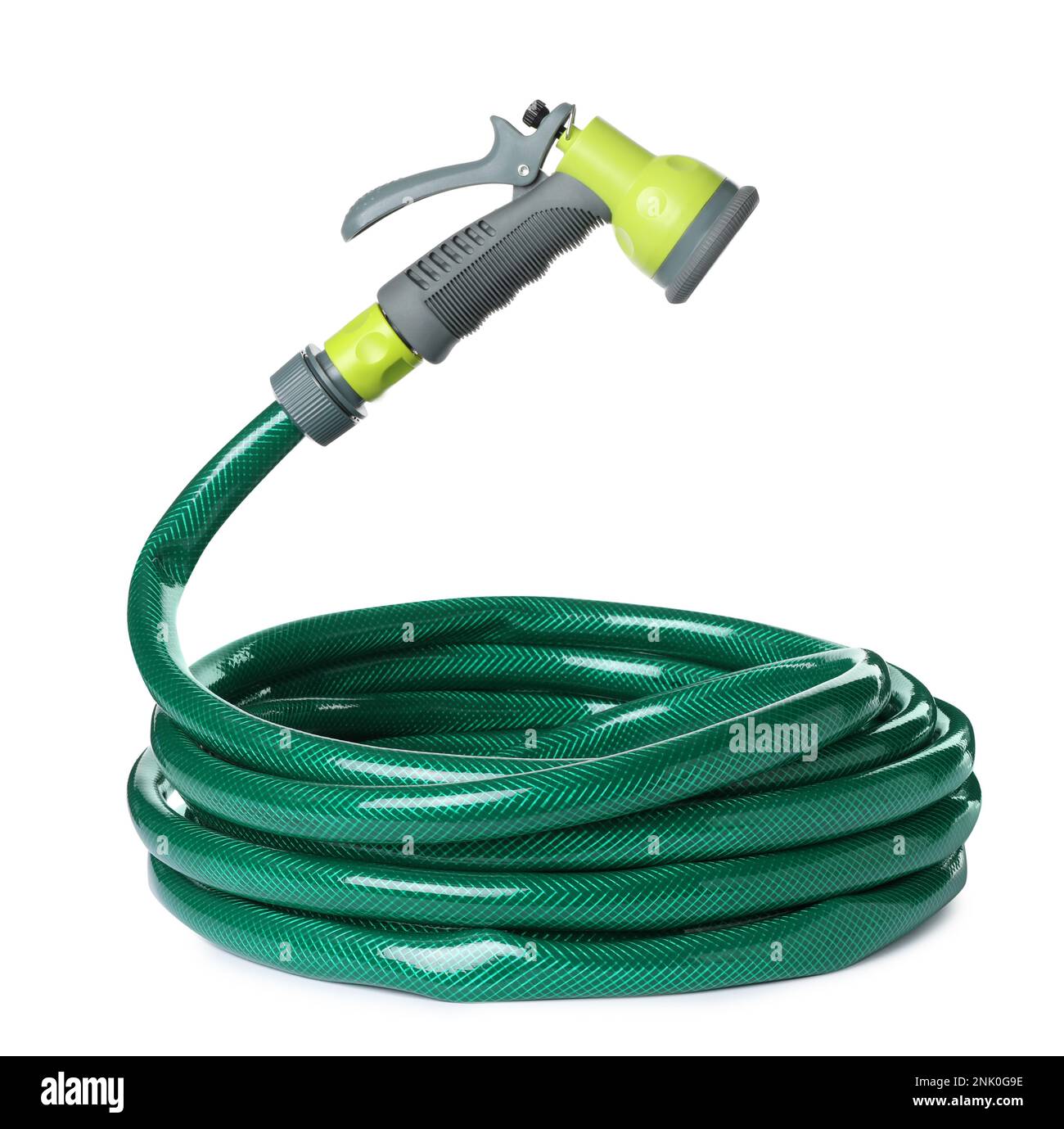Tuyau d'arrosage avec arroseur isolé sur blanc Banque D'Images