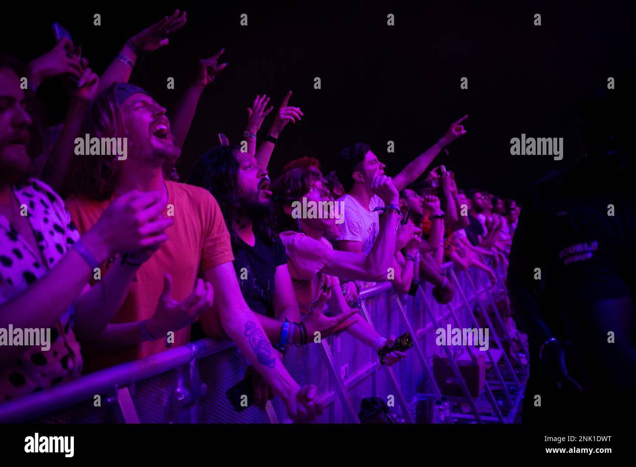 Several people from the audience during the performance of the band The Strokes at the Primavera Sound 2022 festival on June 10, 2022, in Sant Adrià de Besòs, Barcelona, Catalonia (Spain). The Strokes is a rock band formed in New York, which rose to fame in the early 2000s as a leading group in the garage rock revival. The Primavera Sound of Barcelona celebrates the festival season in an edition that will last for two weekends (from June 2 to 12) in the Parc del Fòrum in Barcelona and five days of concerts in fifteen venues in the Catalan capital and the beach of Sant Adrià de Besòs. 10 JUNE 2 Banque D'Images