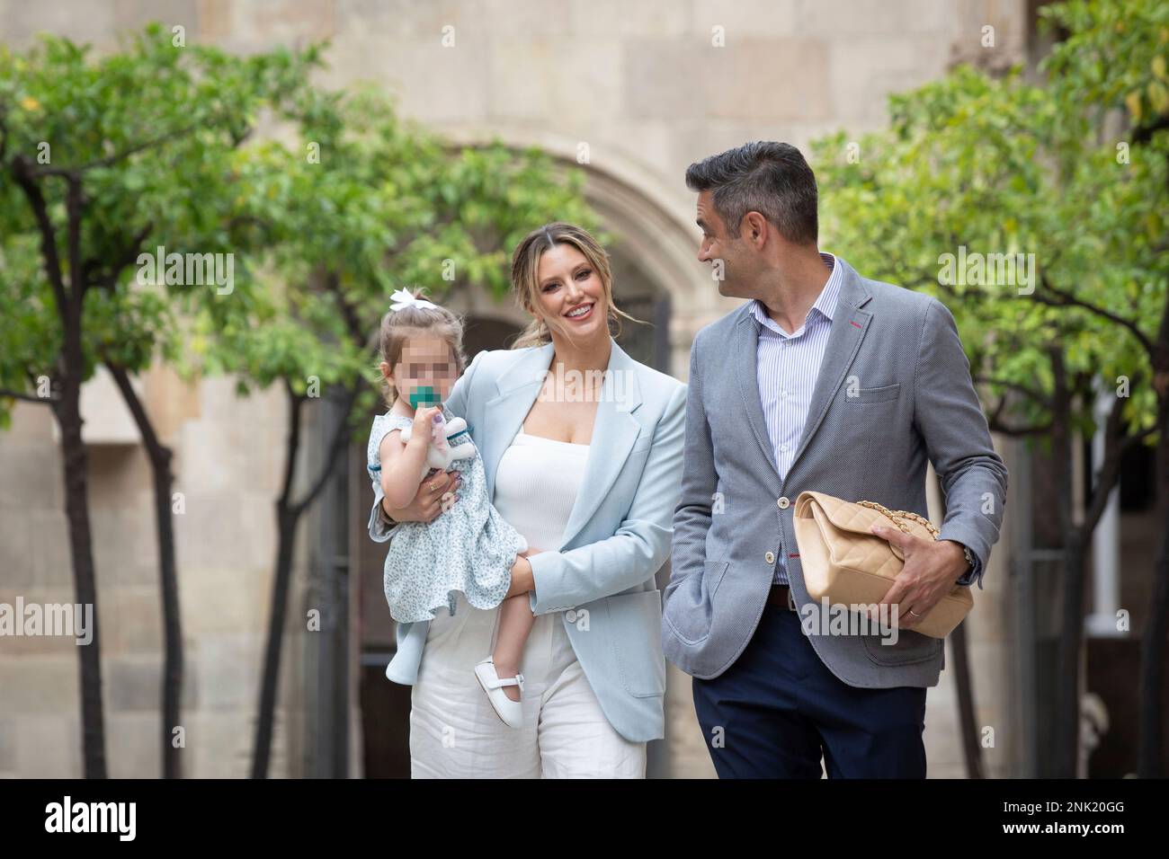 Pau Gasol's wife, Catherine McDonnell, on her arrival at the Creu de Sant Jordi award ceremony for the Catalan athlete, in the Patio de los Naranjos of the Palau de la Generalitat, on June 8, 2022, in Barcelona, Catalonia, Spain. Last December Gasol was awarded one of the highest distinctions given in Catalonia, the Creu de Sant Jordi, which he receives today. The Creu de Sant Jordi or Sant Jordi Cross is an annual distinction awarded by the Generalitat de Catalunya to those individuals and social entities that have rendered outstanding services to Catalonia in the defense of its identity, esp Banque D'Images