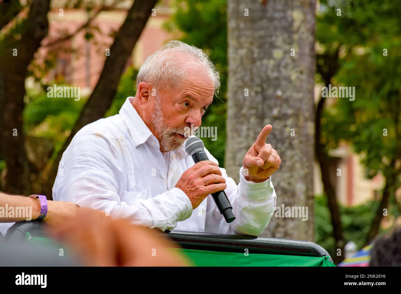 Actuel président élu du Brésil, Luiz Inácio Lula da Silva s'adressant à ses électeurs lors de sa visite à Belo Horizonte dans l'État de Minas Ger Banque D'Images