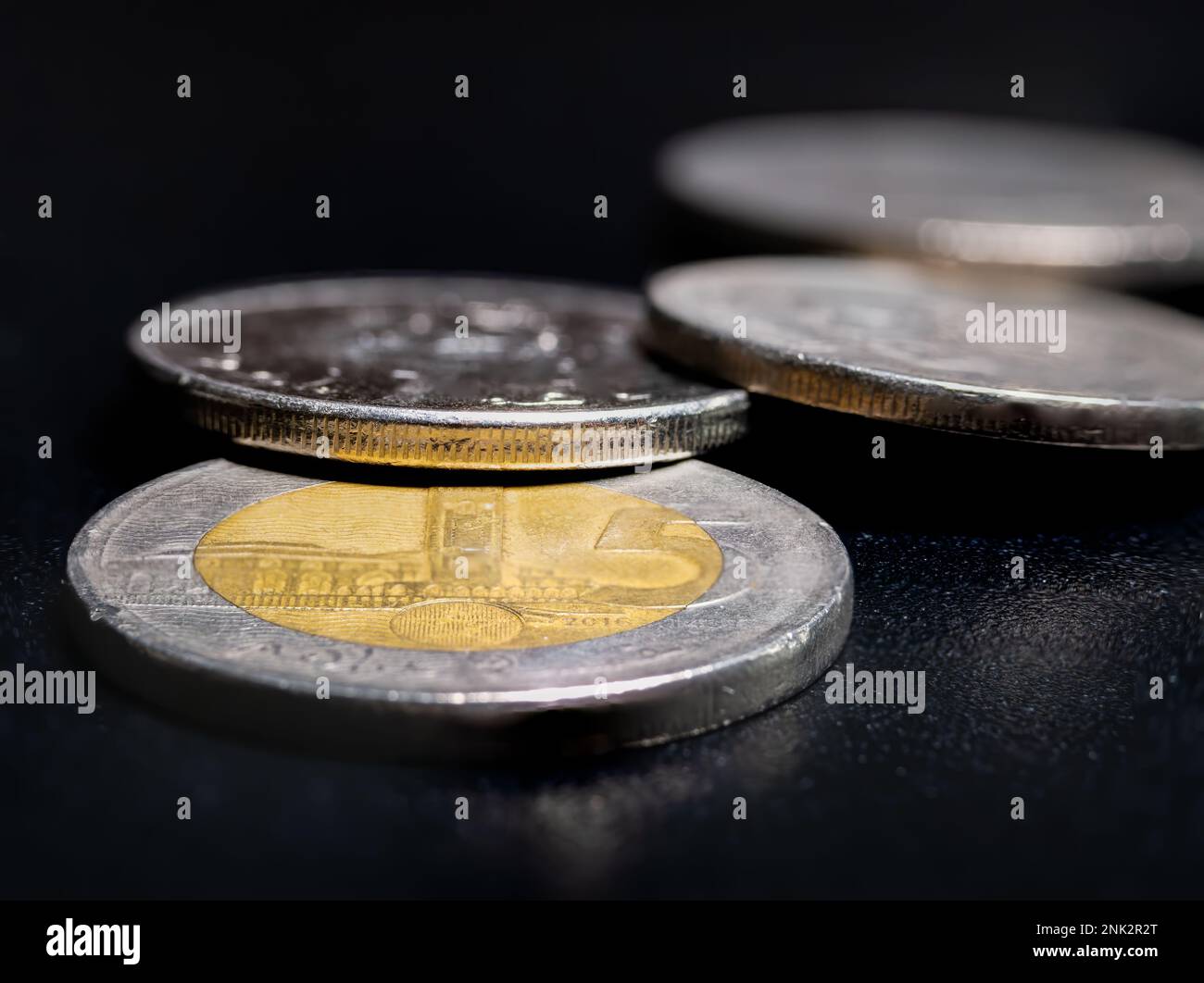 Pièce de 5 dirham marocaine. Photographie macro de pièce de métal. Banque D'Images