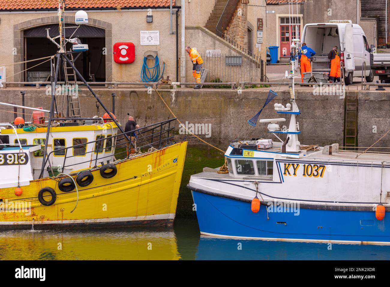 PITTENWEEM HARBOUR, ÉCOSSE, EUROPE - Bateaux de pêche commerciaux, village de pêche sur la côte est de l'Écosse, Neuk est. Banque D'Images