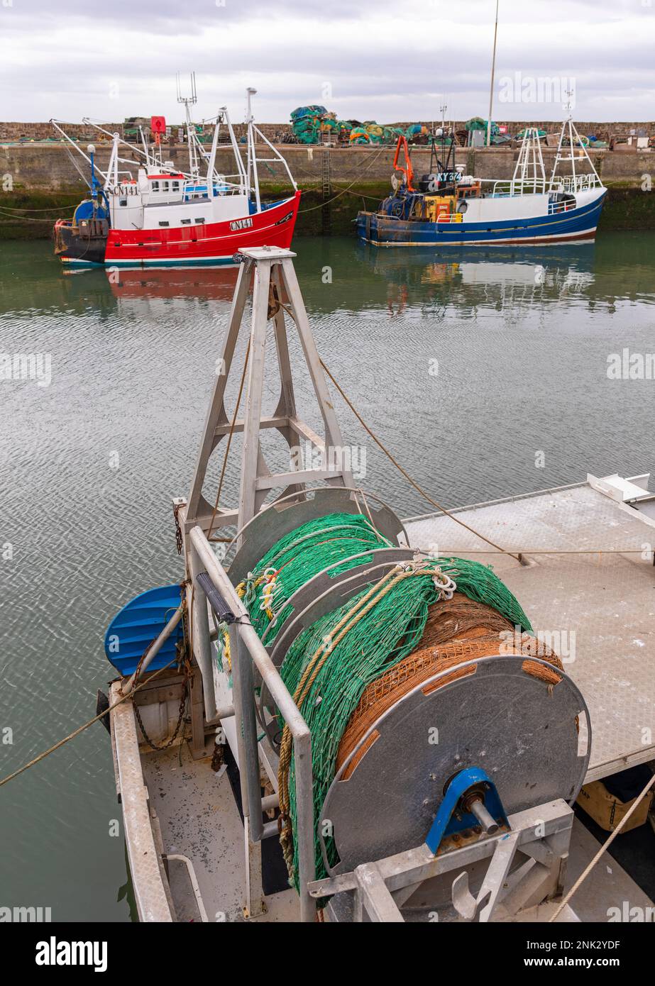 PITTENWEEM HARBOUR, ÉCOSSE, EUROPE - filets de pêche en bateau dans un village de la côte est de l'Écosse. Banque D'Images