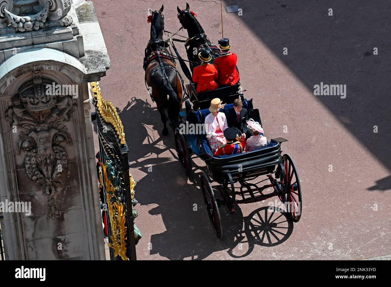 Britain's Prince Edward, Sophie, Countess of Wessex, Lady Louise Windsor and James, Viscount Severn, travel in a horse-drawn carriage during the Queen's Birthday Parade, the Trooping the Color in London, Wednesday, June 2, 2022, on the first of four days of celebrations to mark the Platinum Jubilee. The events over a long holiday weekend in the U.K. are meant to celebrate the monarch’s 70 years of service. (Paul Ellis/Pool Photo via AP) Banque D'Images