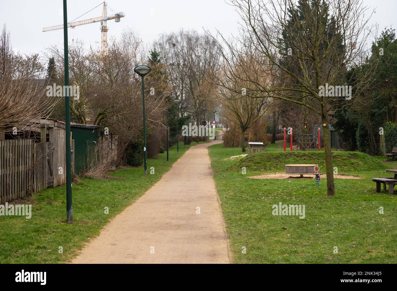 Kessel-Lo, Brabant flamand, Belgique - février 11 2023 - sentier de randonnée dans le parc de la ville de Lolanden Banque D'Images