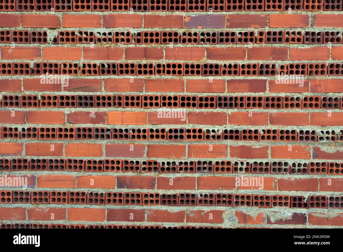 Mur ou bâtiment à motifs en briques rouges, briques aériennes, travaux de construction, Construction Banque D'Images