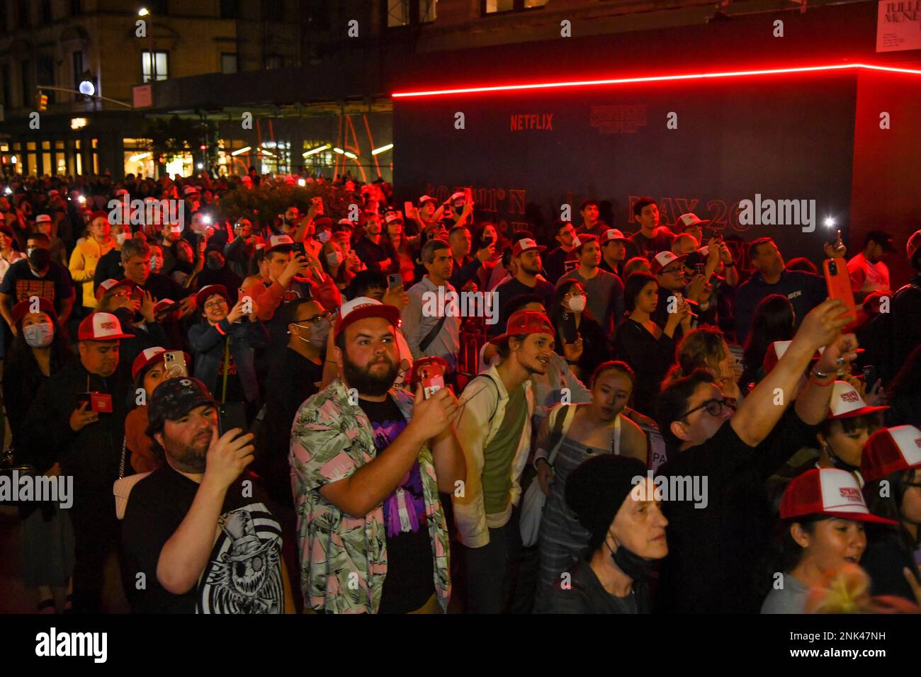 Photo by: NDZ/STAR MAX/IPx 2022 5/26/22 Scenes from the television show 'Stranger Things' are projected on the Empire State Building during the Stranger Things 4 Global Fan Moment on May 26, 2022 in New York City. Banque D'Images