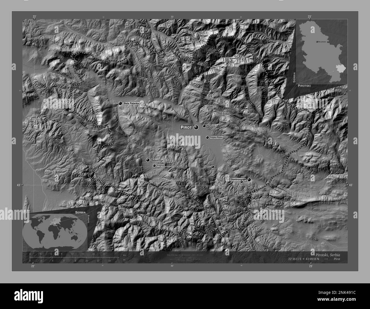 Pirotski, district de Serbie. Carte d'altitude à deux niveaux avec lacs et rivières. Lieux et noms des principales villes de la région. Emplacement auxiliaire du coin Banque D'Images