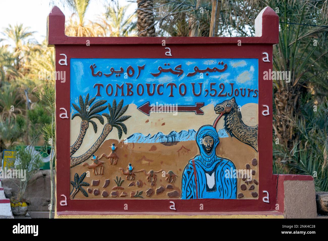 Afrika, Marokko, Südmarokko, Zagora, berühmtes Schild : mit dem Kamel 52 Tage nach Tombouctou Banque D'Images