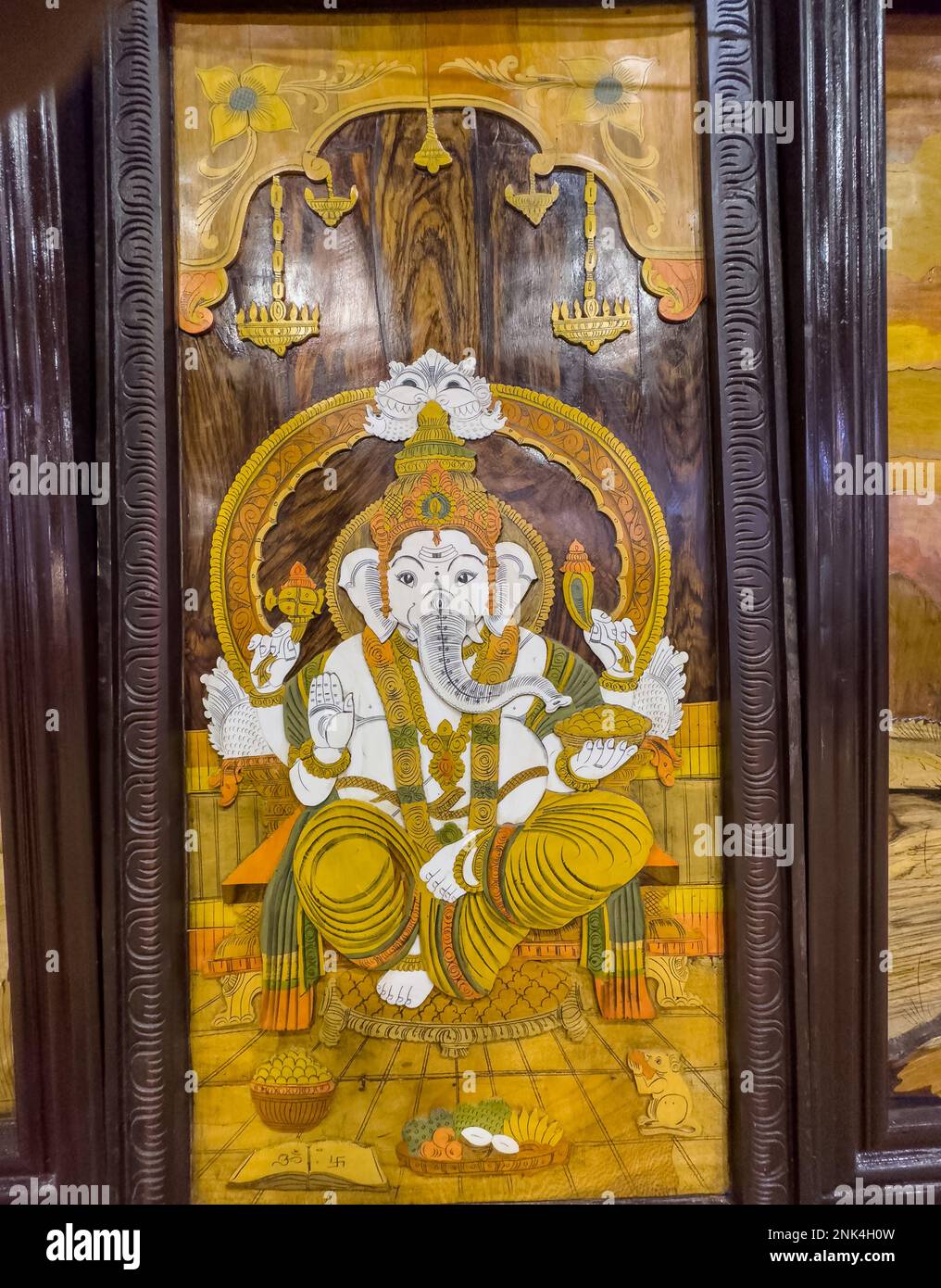 Dieu hindou indien peint à la main sur toile en bois avec cadre. Mise au point sélective sur l'objet. Banque D'Images