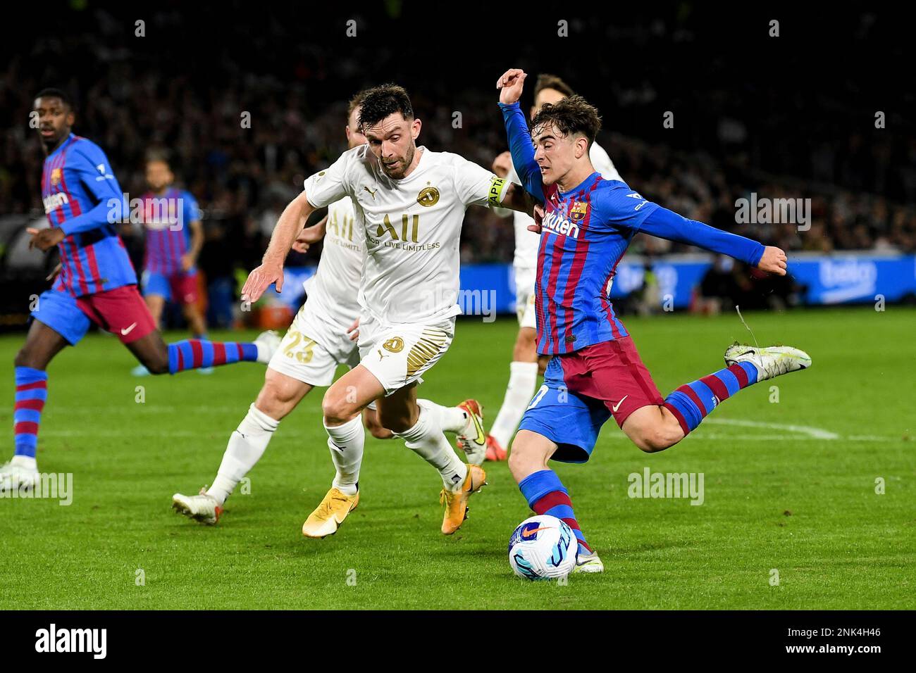 SYDNEY, AUSTRALIA - MAY 25: Gavi of Barcelona kicks the ball during the International football match between FC Barcelona and A-Leagues All Stars on May 25, 2022 at Stadium Australia in Sydney, Australia. (Photo by Steven Markham/Icon Sportswire) (Icon Sportswire via AP Images) Banque D'Images