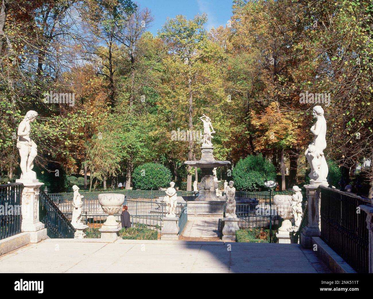 ENTRADA AL JARDIN DE LA ISLA CON LA FUENTE DE HERCULES Y LA HIDRA EN EL CENTRO - SIGLO XVII AUTEUR: SEBASTIAN HERRERA BARNUEVO (1619-1671). EMPLACEMENT : PALACIO REAL-JARDIN DE LA ISLA. ARANJUEZ. MADRID. ESPAGNE. HERCULES. HIDRA DE LERNA. Banque D'Images