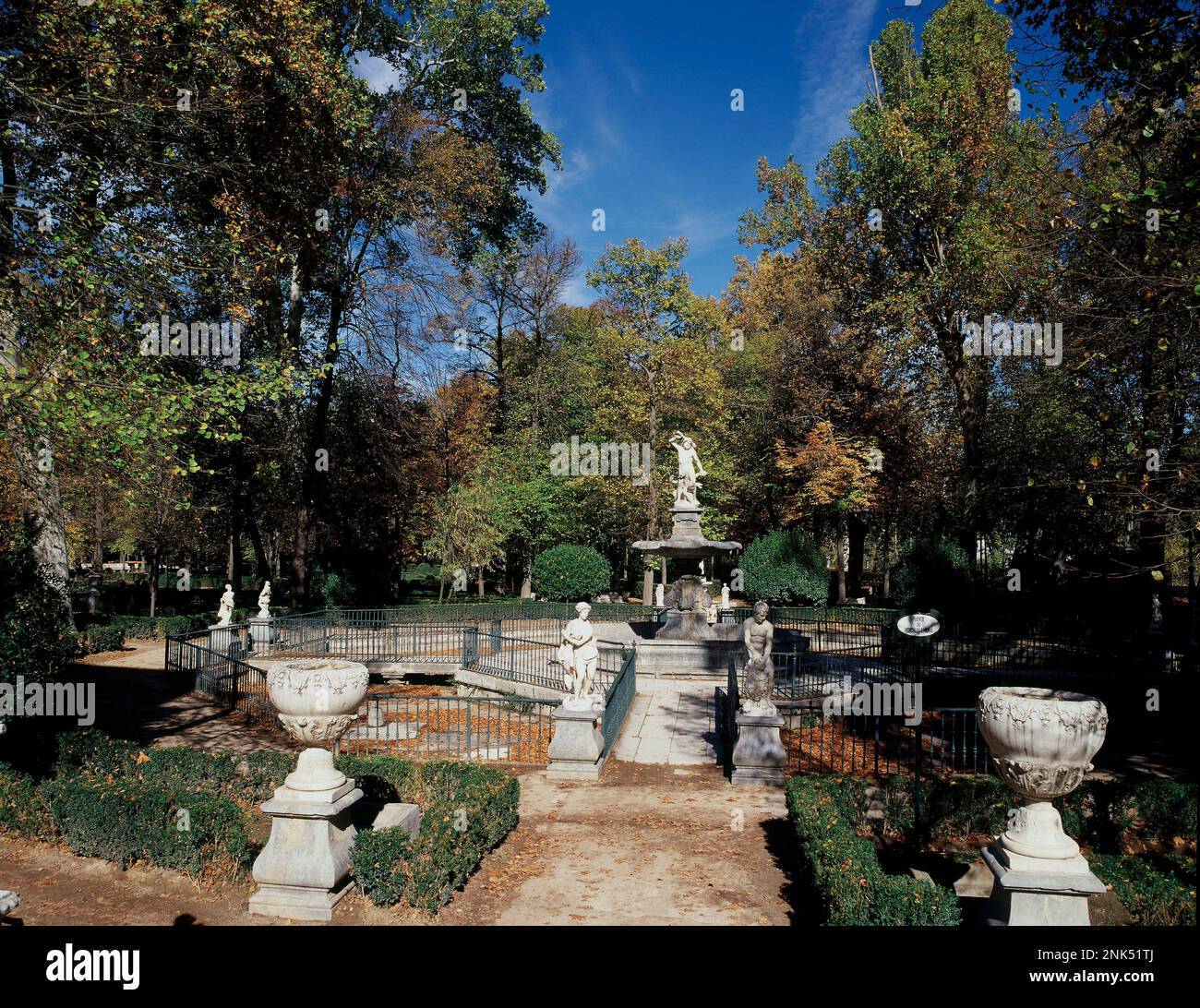 ENTRADA AL JARDIN DE LA ISLA CON LA FUENTE DE HERCULES Y LA HIDRA EN EL CENTRO - SIGLO XVII AUTEUR: SEBASTIAN HERRERA BARNUEVO (1619-1671). EMPLACEMENT : PALACIO REAL-JARDIN DE LA ISLA. ARANJUEZ. MADRID. ESPAGNE. HERCULES. HIDRA DE LERNA. Banque D'Images