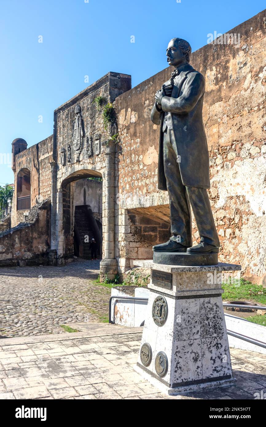 Juan Pablo Duarte statue et Fuerte el Invencible, Saint-Domingue, République dominicaine (Republica Dominicana), grandes Antilles, Caraïbes Banque D'Images