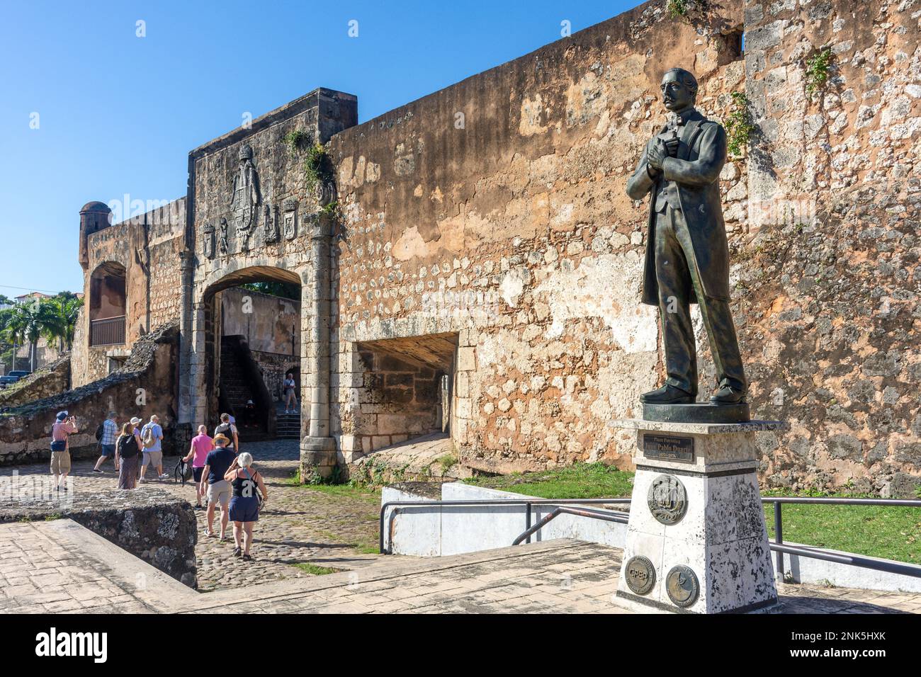 Juan Pablo Duarte statue et Fuerte el Invencible, Saint-Domingue, République dominicaine (Republica Dominicana), grandes Antilles, Caraïbes Banque D'Images