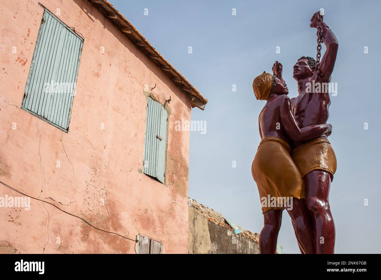 Statue commémorant la fin de l'esclavage, l'île de Gorée, près de Dakar, Sénégal Banque D'Images