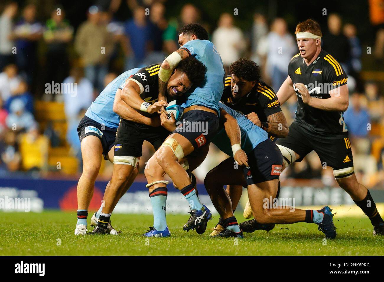 SYDNEY, AUSTRALIA - MAY 14: Xavier Numia of Hurricanes ruins the ball during the Super Rugby match between the NSW Waratahs and Hurricanes at Leichhardt Oval on May 14, 2022 in Sydney, Australia. (Photo by Pete Dovgan/Speed Media/Icon Sportswire) (Icon Sportswire via AP Images) Banque D'Images