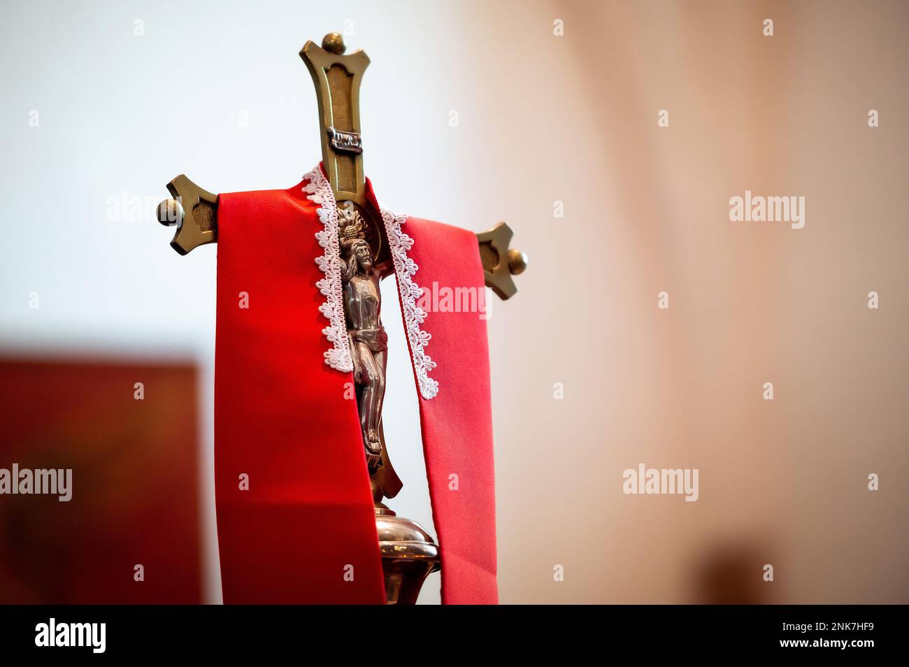 intérieurs et détails dans l'église catholique crucifix, jésus-christ Banque D'Images