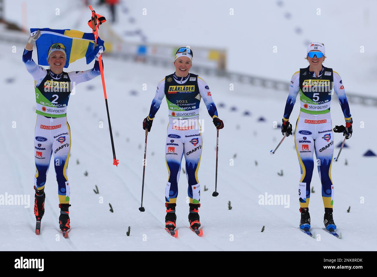 Planica Nordic Centre, Planica, Slovénie. 24th févr. 2023. Championnat du monde de ski nordique FIS 2023 ; Sprint Event, première place Jonna Sundling (C) en Suède, deuxième place Emma Ribom (L) en Suède et troisième place Maja Dahlqvist (R) en Suède. Célébrez le crédit : action plus Sports/Alay Live News Banque D'Images