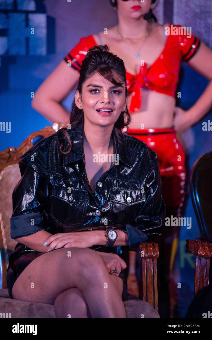 Bengaluru, Inde. 23rd févr. 2023. Anveshi Jain l'actrice indienne pose pour des photos pendant la Conférence de presse et Teaser lancement de son prochain film Martin à Bengaluru. Crédit : SOPA Images Limited/Alamy Live News Banque D'Images