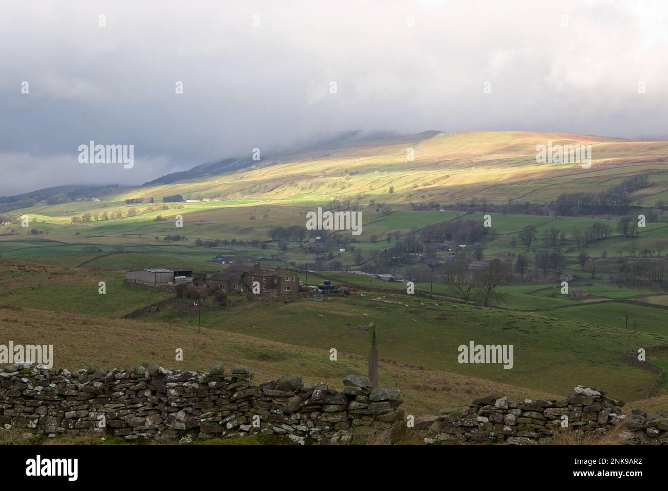 Paysage du North Yorkshire capturé par Marsett Lane, juste à l'extérieur de Bainbridge, dans les Yorkshire Dales, en Angleterre. Banque D'Images