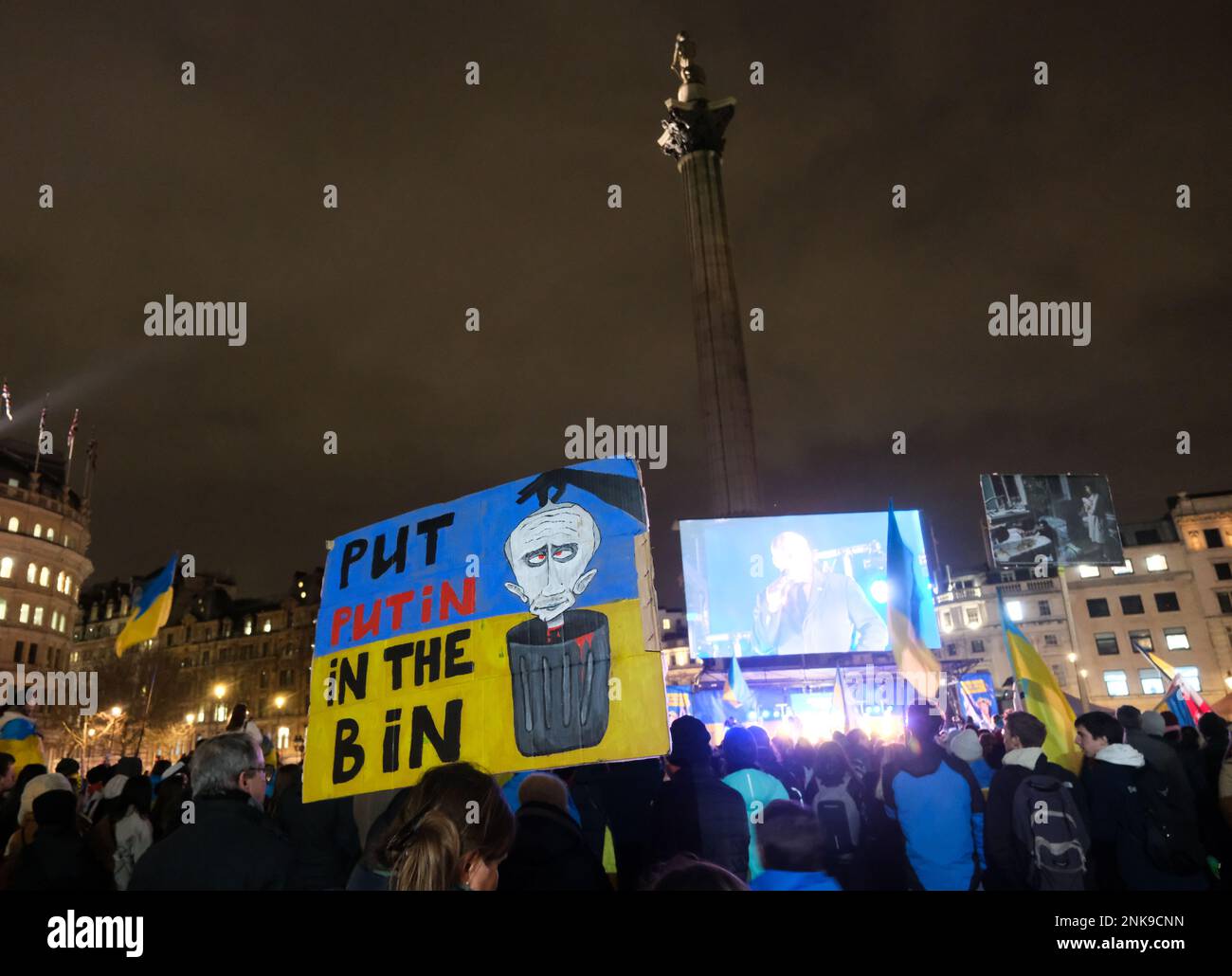 Trafalgar Square, Londres, Royaume-Uni. 23rd févr. 2023. Une vigile a lieu pour l'Ukraine sur la place Trafalgar à la veille du 1st anniversaire de l'invasion par la Russie. Crédit : Matthew Chattle/Alay Live News Banque D'Images