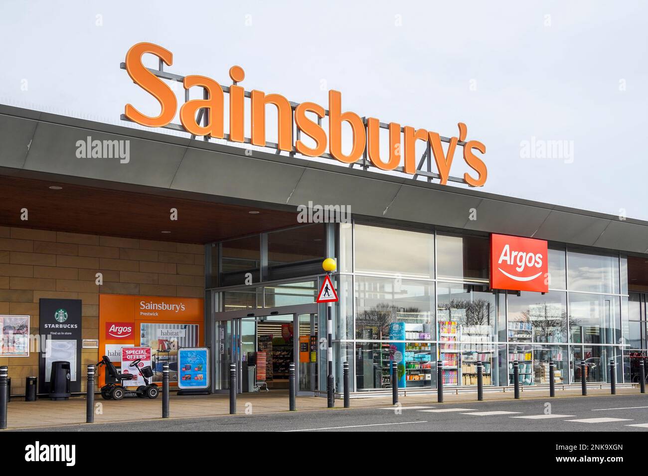 Entrée au supermarché Sainsbury's, Prestwick, Écosse, Royaume-Uni Banque D'Images