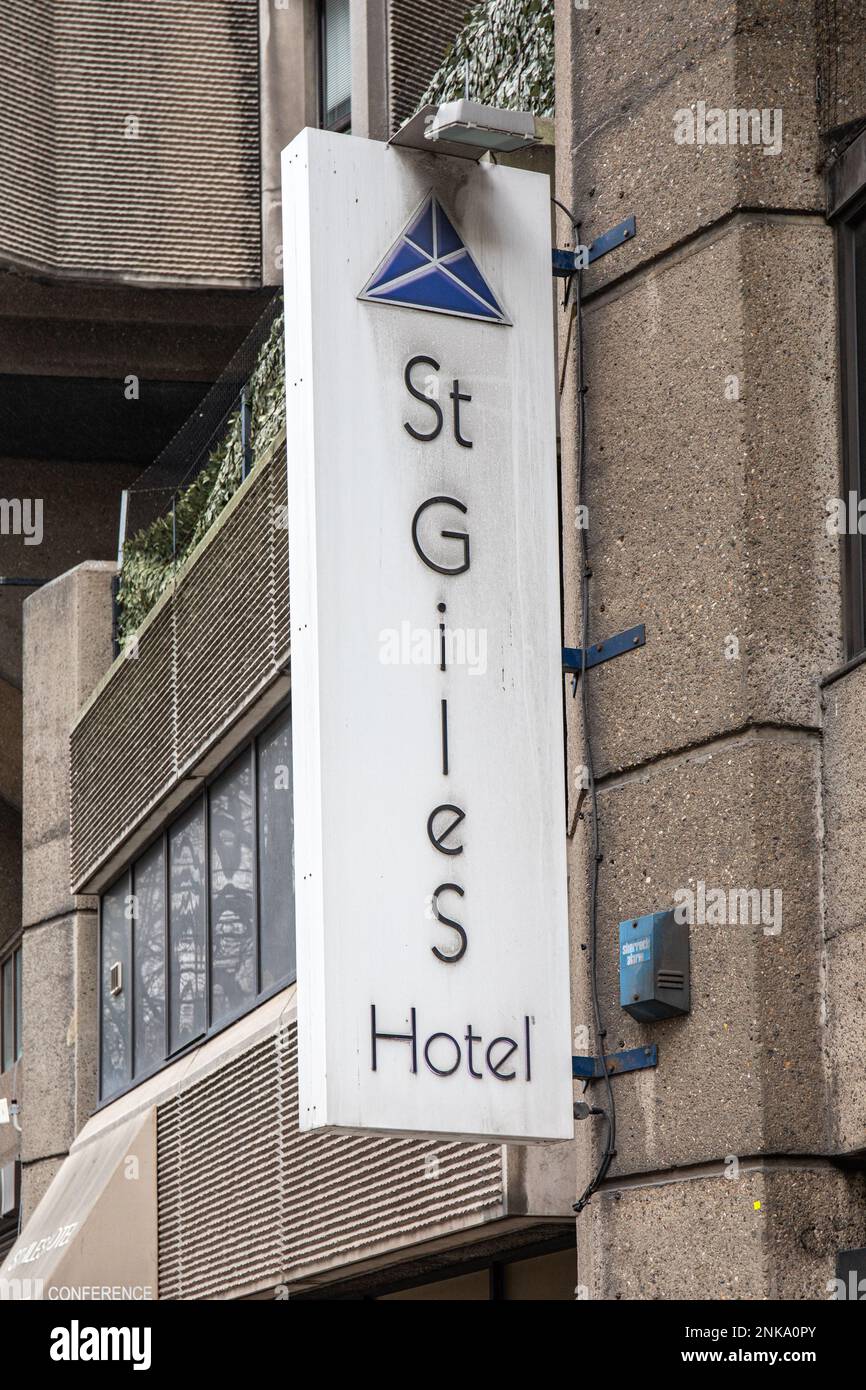 Panneau St Giles Hotel sur Bedford Avenue à Londres, Angleterre Banque D'Images