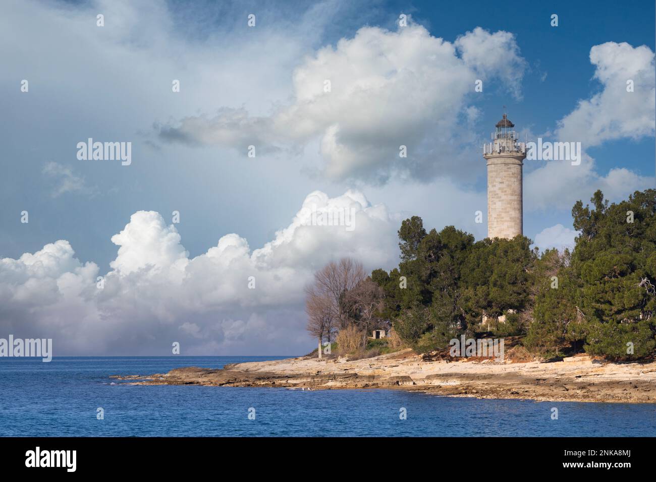 Umag, Croatie. Février 2023. Vue panoramique sur le phare maritime de Savudrija Banque D'Images