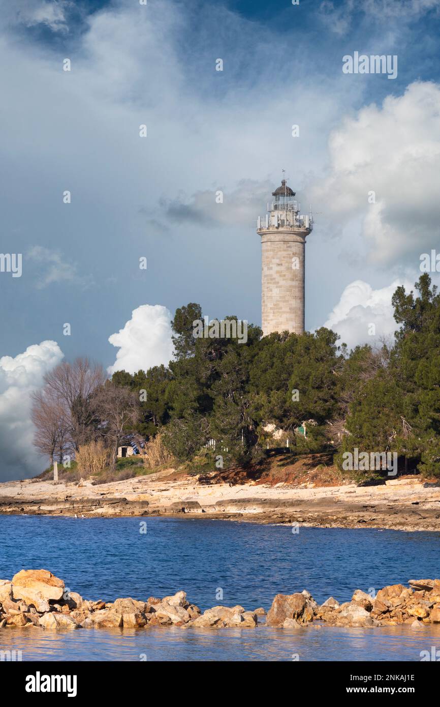Umag, Croatie. Février 2023. Vue panoramique sur le phare maritime de Savudrija Banque D'Images