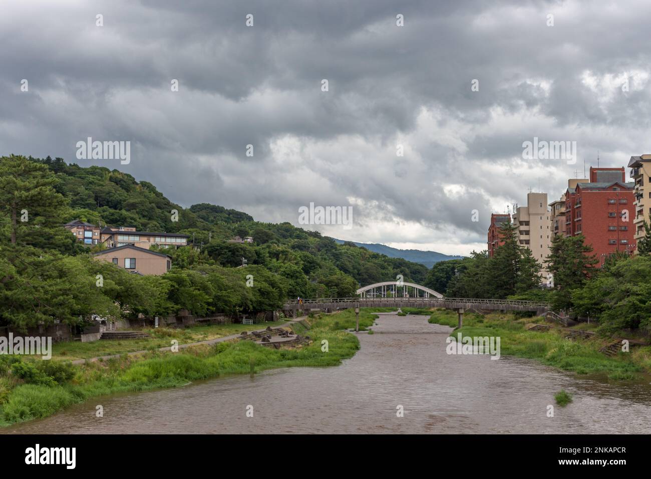 Vue de la rivière Asanogawa, l'une des deux rivières de Kanazawa, Ishikawa Prefecture, Japan. Banque D'Images