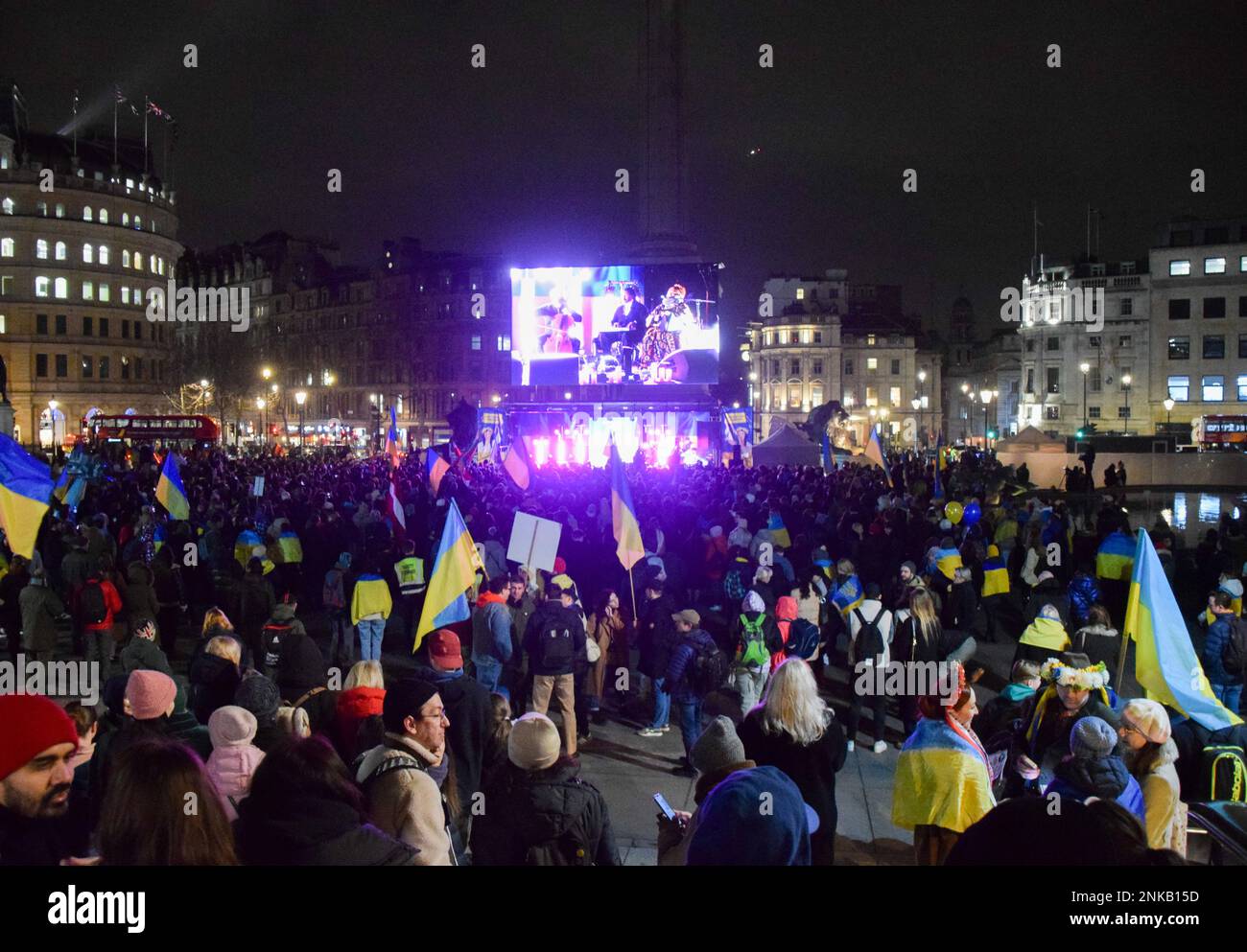 Londres, Royaume-Uni. 23rd février 2023. Unis avec l'Ukraine vigile à Trafalgar Square. Des milliers de personnes se sont rassemblées et divers artistes et orateurs ont pris la scène à la veille du premier anniversaire de l’invasion de l’Ukraine par la Russie. Credit: Vuk Valcic/Alamy Live News Banque D'Images