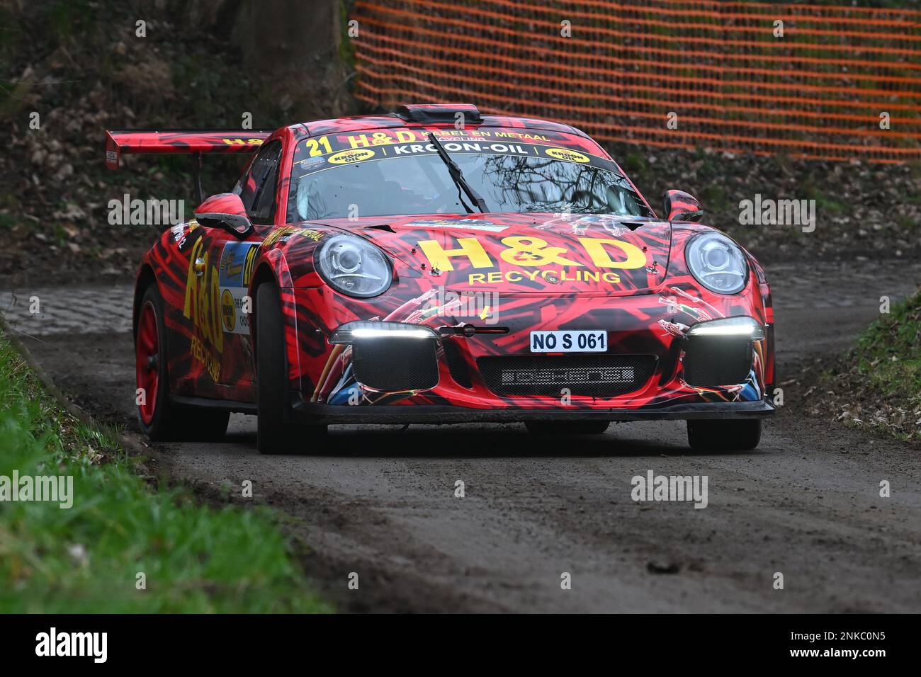 Sint-Truiden, Belgique, 23/02/2023, Henri Schmelcher et Nico Bolaerts belges dans leur Porsche 991 GT3 de l'équipe Autostal Atlantic photographiée lors de l'essai de Shakedown avant le rallye de Haspengouw de ce week-end, jeudi 23 février 2023 à Sint-Truiden, première étape du championnat de rallye belge. BELGA PHOTO LUC CLAESSEN Banque D'Images